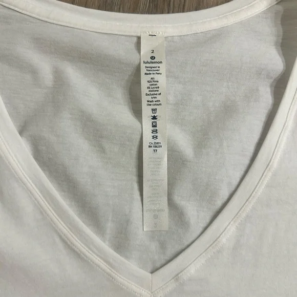 NEW Lululemon White V-neck Love Tee - size 2 - Picture 3 of 4